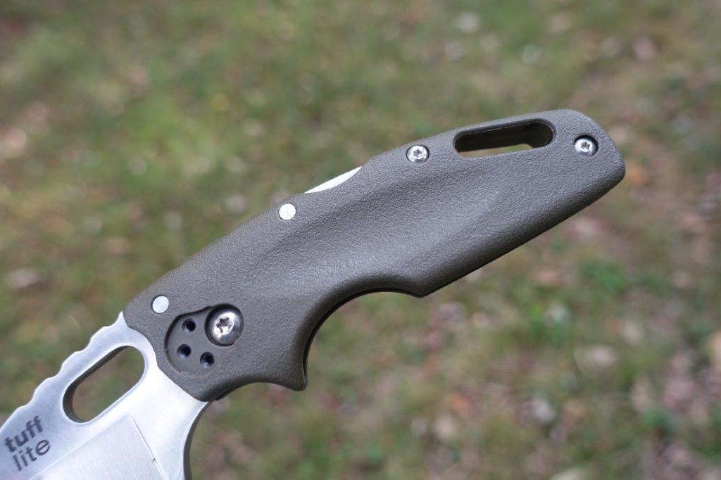 Rukojeť nože je vyrobena z materiálu Griv-Ex.